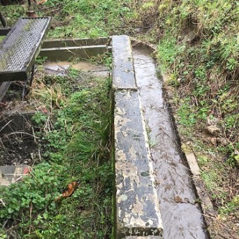 a wooden bench sitting in the grass