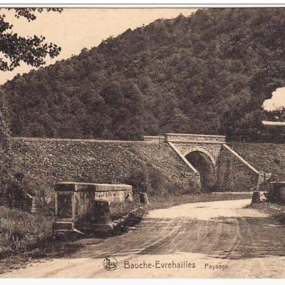 an old photo of a bridge