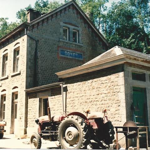 a truck is parked in front of a building