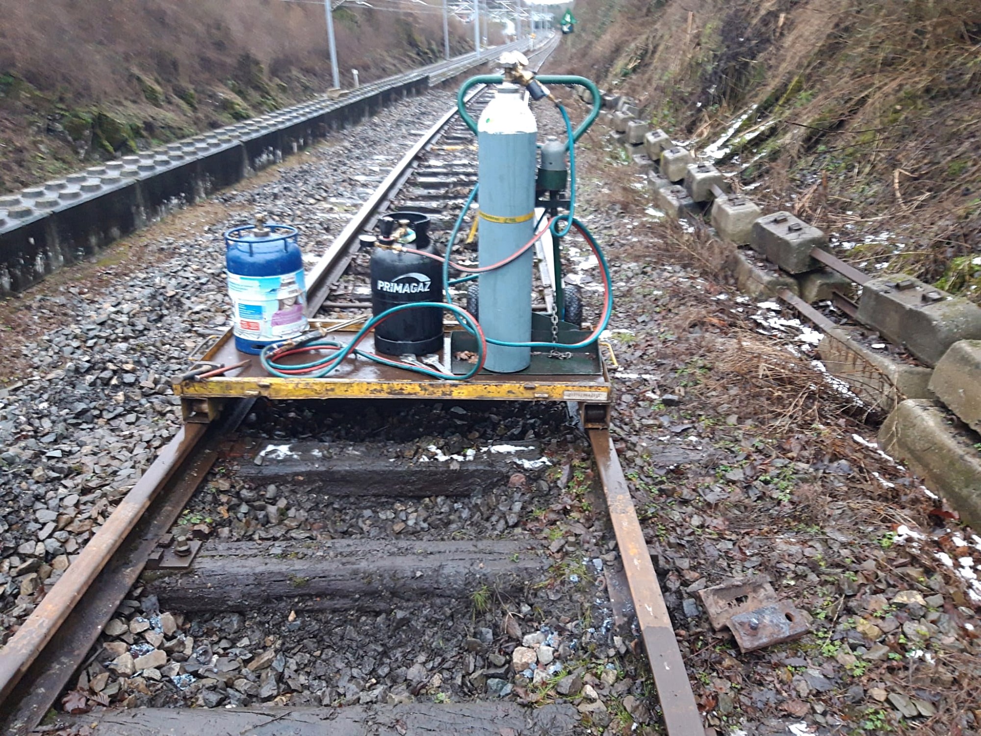 a train that is sitting on a dirt track